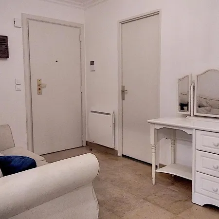 Apartment Chateau De La Pinede