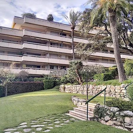 Chateau De La Pinede Apartment *