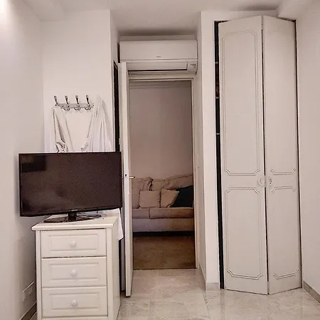 Chateau De La Pinede Apartment