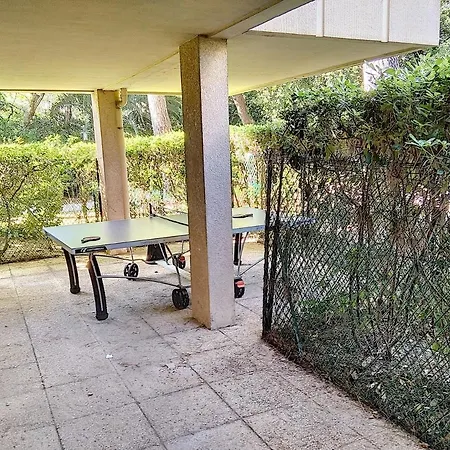 Chateau De La Pinede Apartment