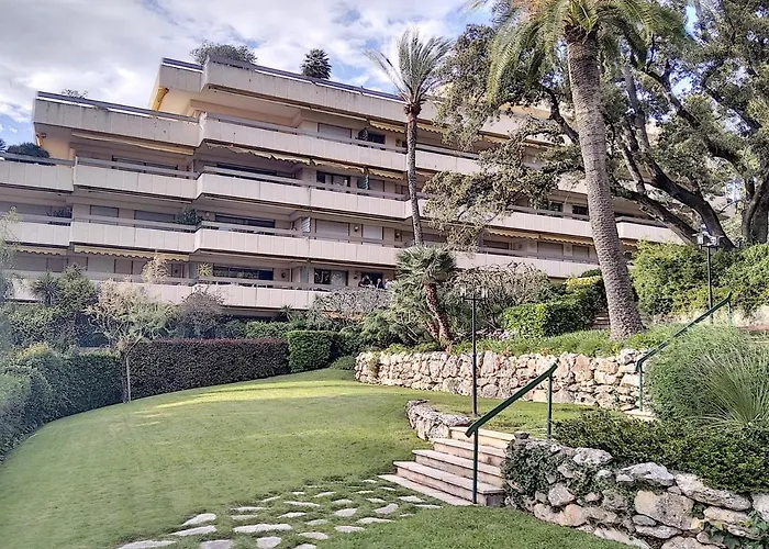 Chateau De La Pinede Appartement *